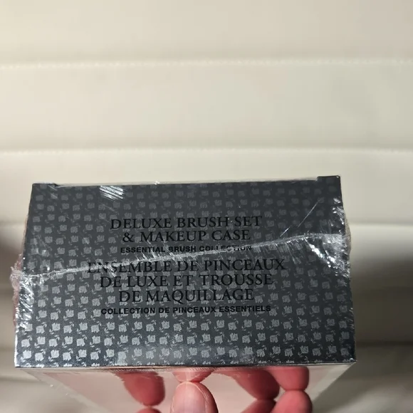 Lancôme Deluxe Brush Set with Red and Silver Case - Picture 3 of 12